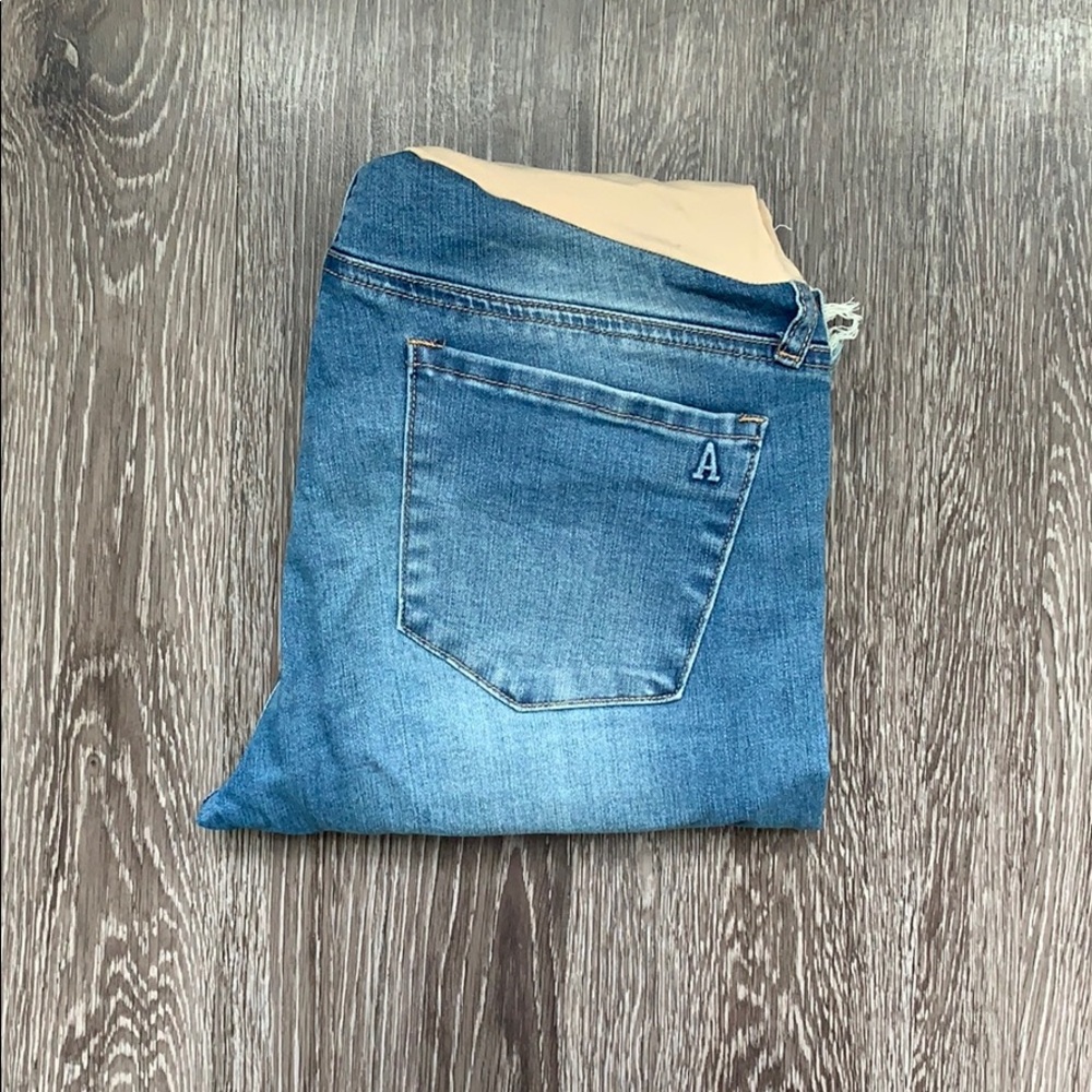 Distressed Ankle length maternity jeans